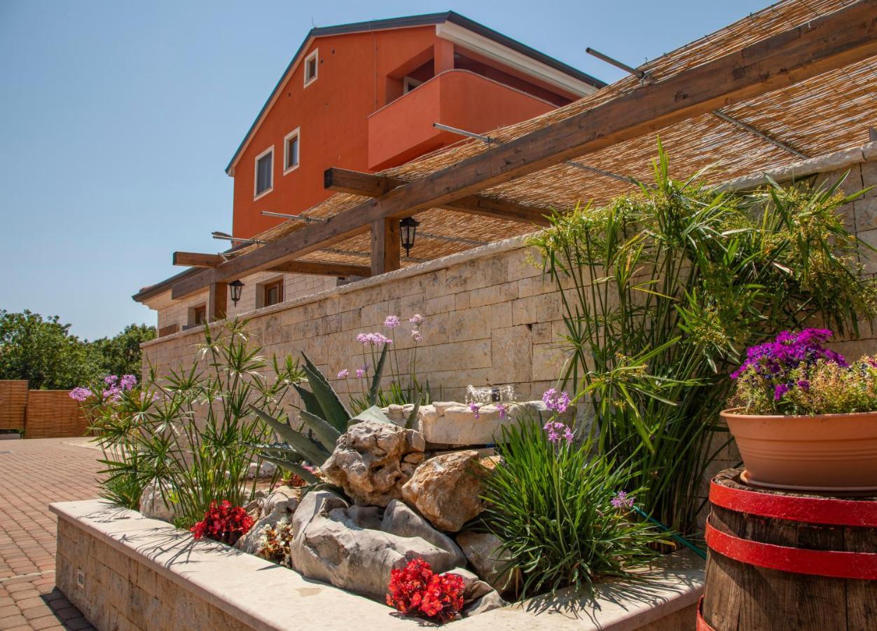 Hotel Natura Vilanija Kültér fotó