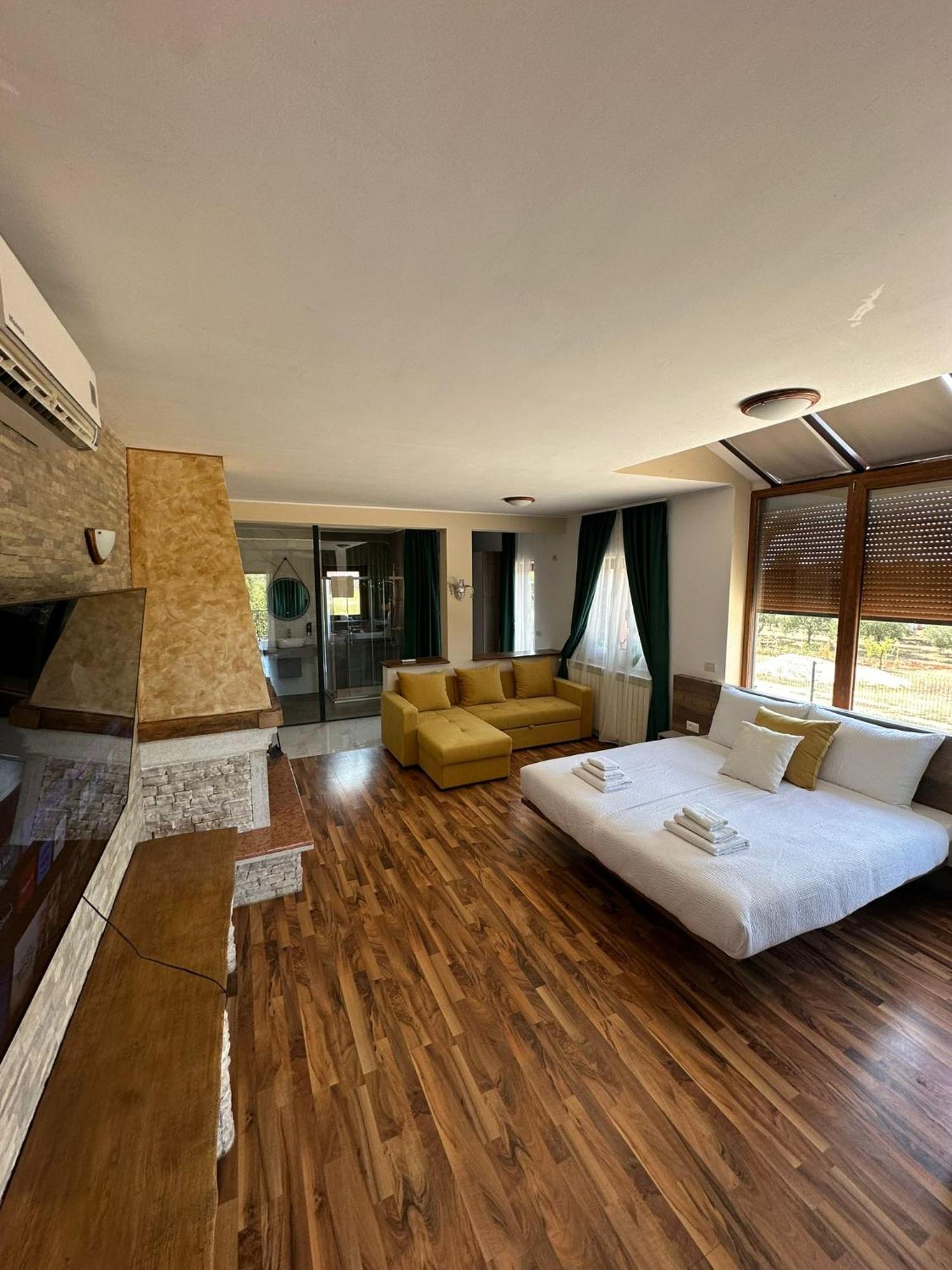 Hotel Natura Vilanija Kültér fotó