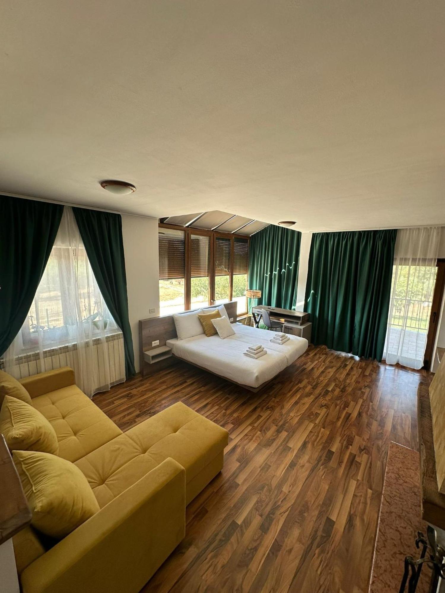 Hotel Natura Vilanija Kültér fotó