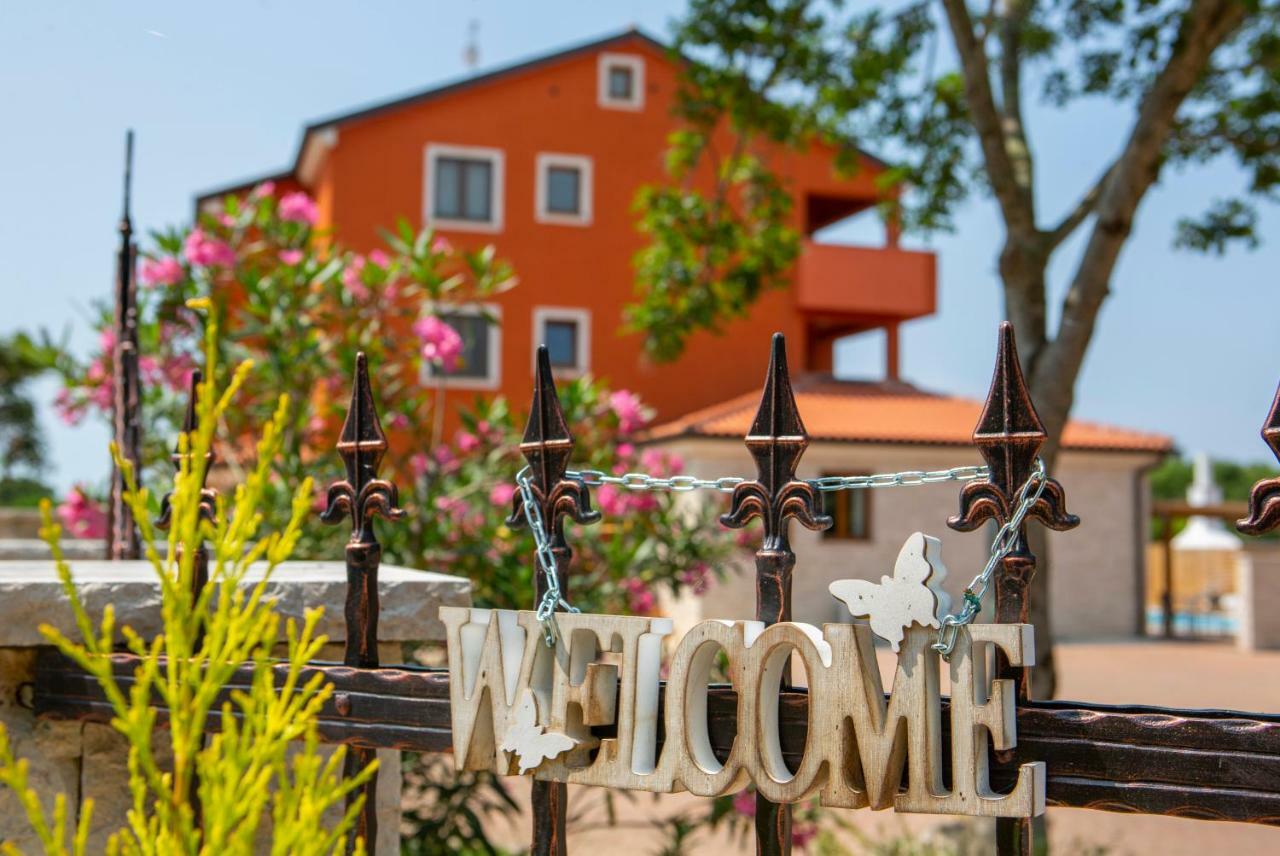 Hotel Natura Vilanija Kültér fotó